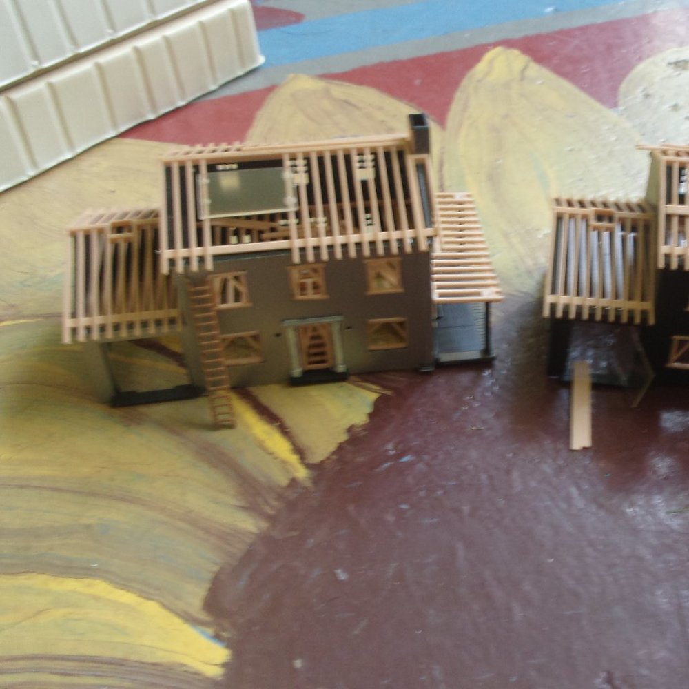2 Life Like railroad train display setup House under Construction HO building